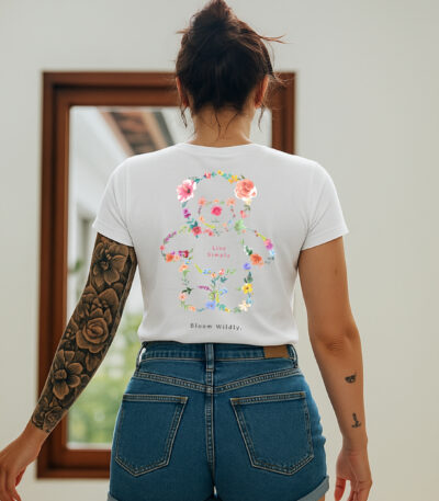 Camiseta Blanca Unisex “Live Simply” – Moda con Estilo Floral y Mensaje Positivo