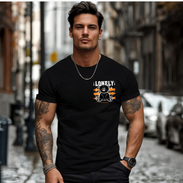 Camiseta Negra Unisex “Lonely Bear” – Estilo urbano con oso y estrellas en contraste