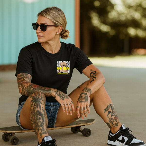 Camiseta Negra Unisex “New Hope” – Diseño urbano con oso y tipografía repetida