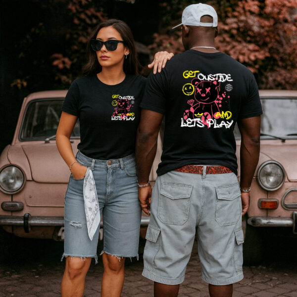 Camiseta Negra Unisex “Get Outside & Let's Play” – Streetwear Urbano en Algodón Premium 190 g/m²