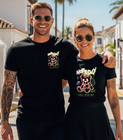 Camiseta Negra Unisex “Not Today” – Diseño con oso rosa y mensaje urbano