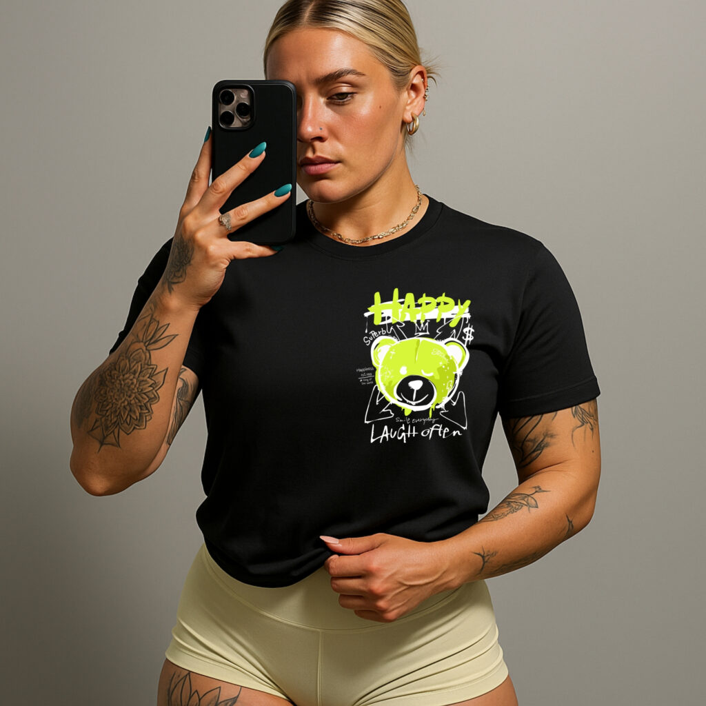 Camiseta Negra Unisex “Happy Bear Neon” – Moda Streetwear con Estampado en Neón