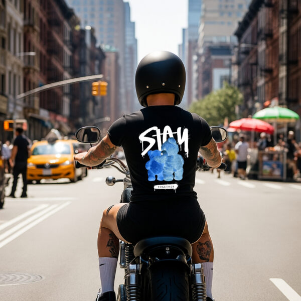 Camiseta Negra Unisex “Stay Together” – Estilo Urbano con Diseño Azul en Algodón Premium 190g