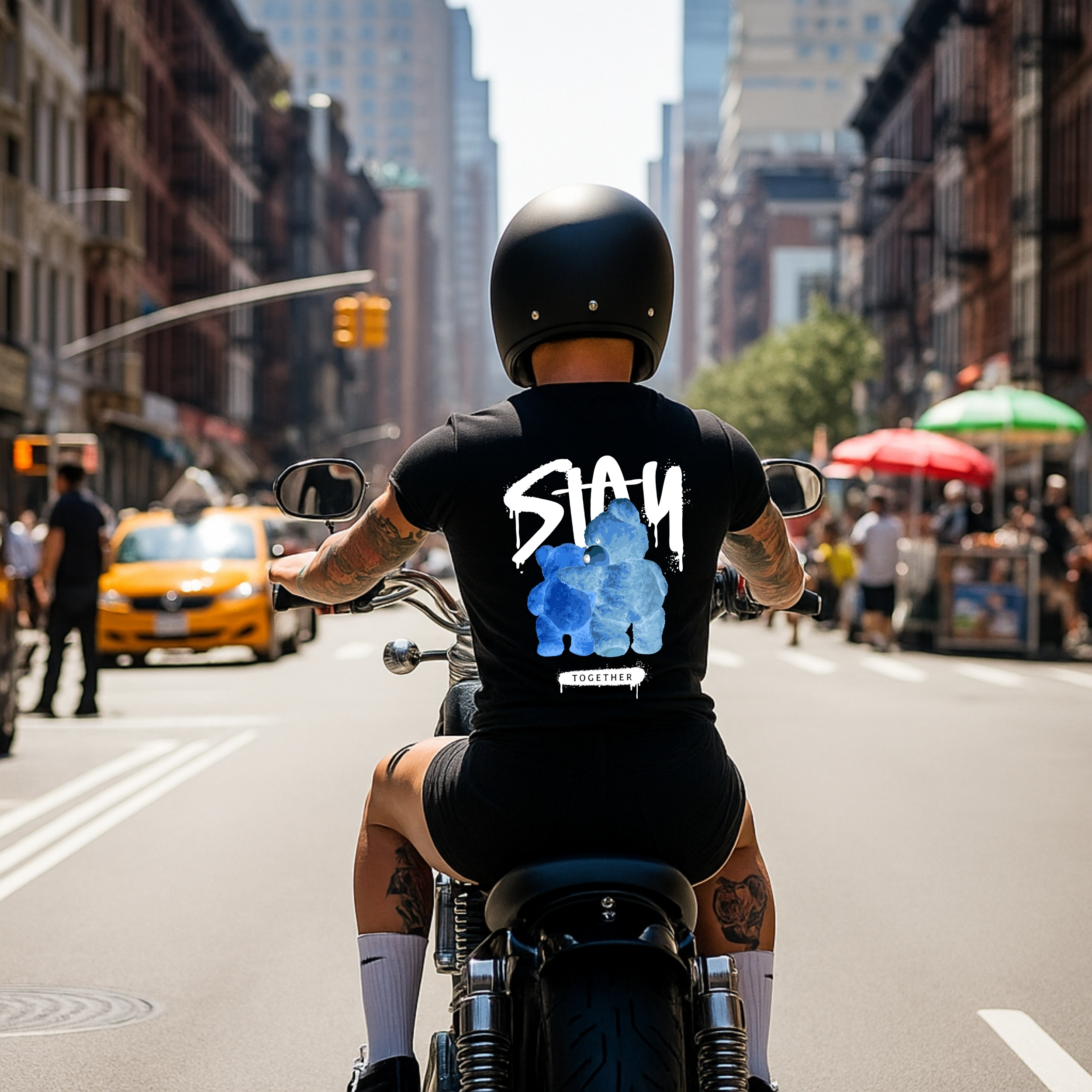 Camiseta Negra Unisex “Stay Together” – Estilo Urbano con Diseño Azul en Algodón Premium 190g Camiseta Negra Unisex “Stay Together” – Estilo Urbano con Diseño Azul en Algodón Premium 190g