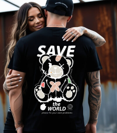 Camiseta Negra Unisex “SAVE the WORLD” – Diseño Urbano con Oso Vendado en Algodón Premium 190g.