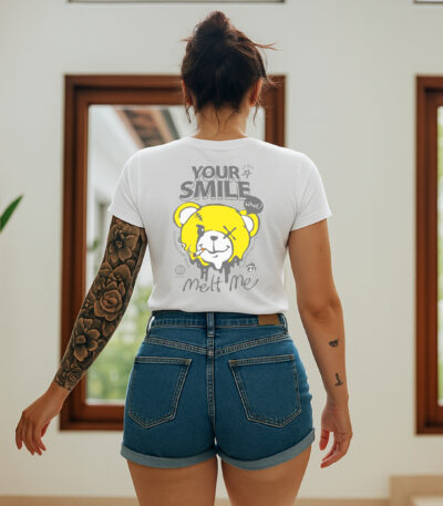 Camiseta Blanca Unisex “Your Smile” – Diseño alegre con oso amarillo