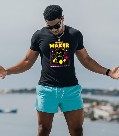 Camiseta Negra Unisex “Trouble Maker” – Moda Streetwear con Estilo Audaz