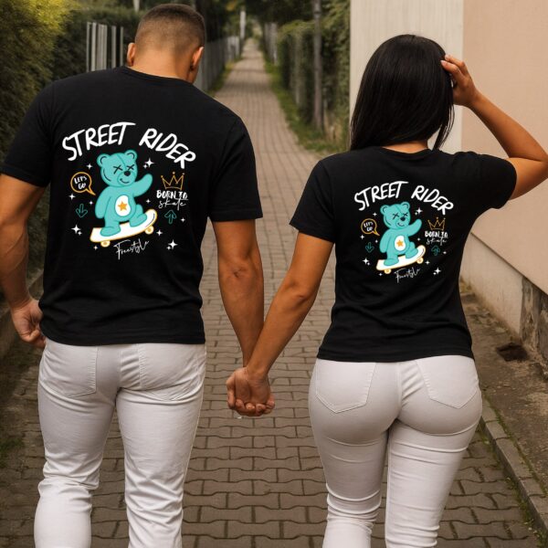 Camiseta Negra “Street Rider” – Diseño Oso Patinador Estilo Skate