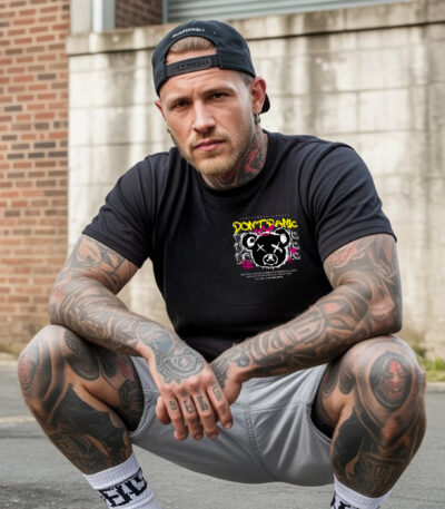Camiseta Negra Unisex “Don't Panic” – Moda Streetwear con Estilo Rebelde