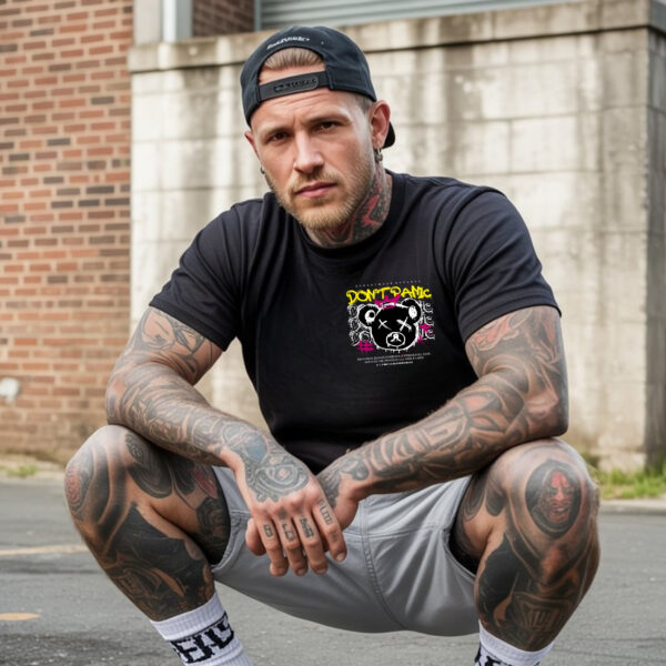 Camiseta Negra Unisex “Don't Panic” – Moda Streetwear con Estilo Rebelde