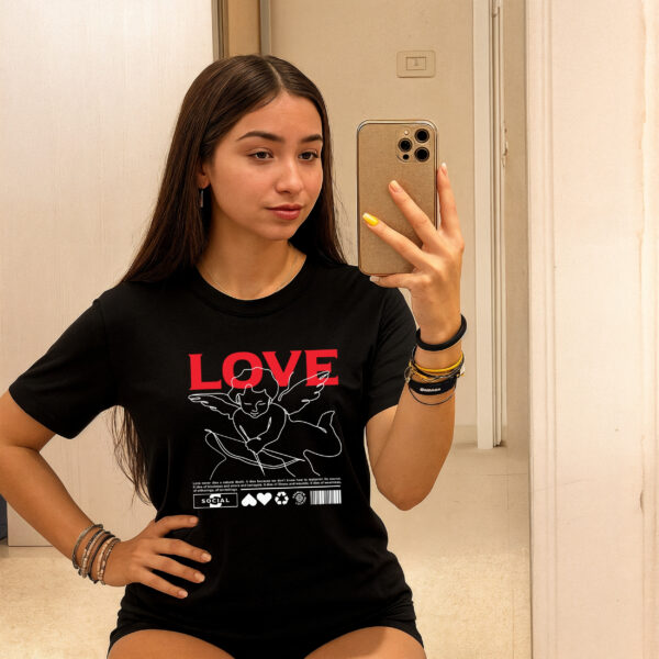 Camiseta Negra Premium Unisex "Love Cupid"