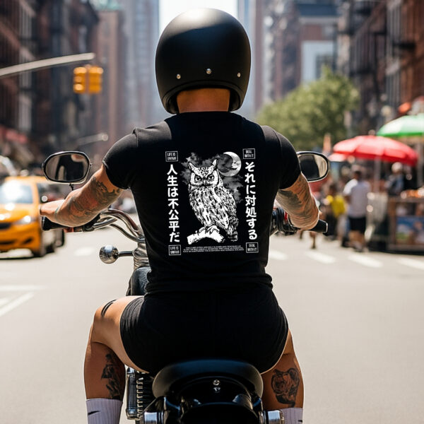 Camiseta Negra Premium «Life is Unfair» – Estilo Urbano con Búho y Tipografía Japonesa