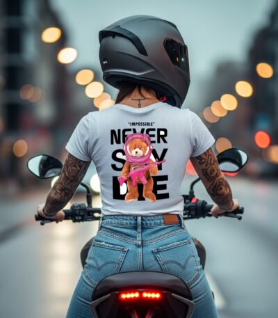 Camiseta Blanca “Never Say Die” – Streetwear Rebelde Unisex