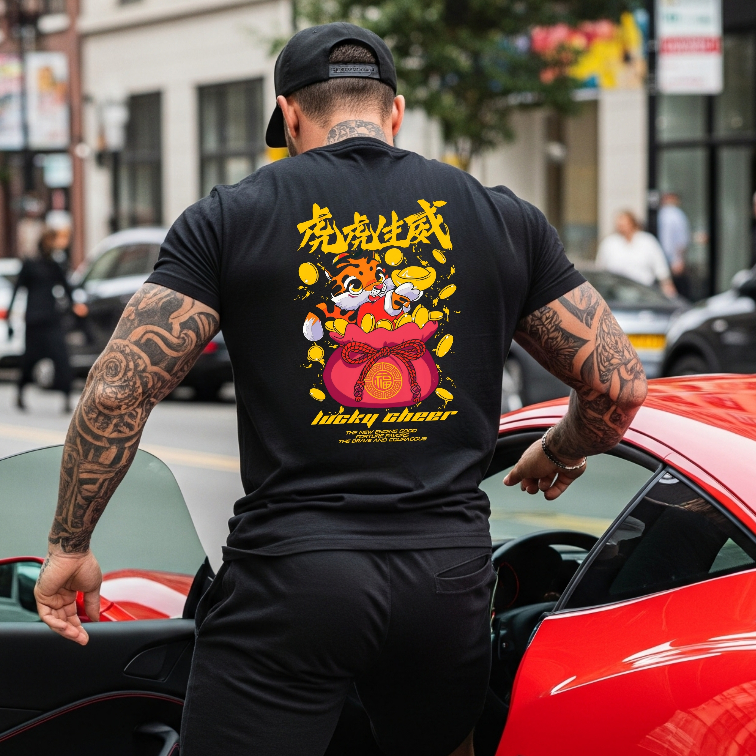 Camiseta Negra Premium Unisex "Lucky Cheer Tiger" – Estilo Urbano con Diseño Asiático de Suerte Camiseta Negra Premium Unisex "Lucky Cheer Tiger" – Estilo Urbano con Diseño Asiático de Suerte